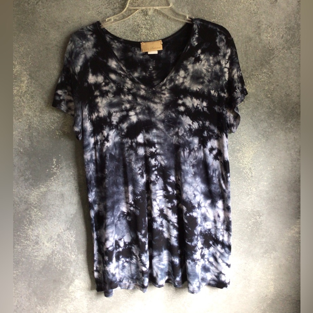 Ella Samani short sleeve v -neck Top, Sz. L